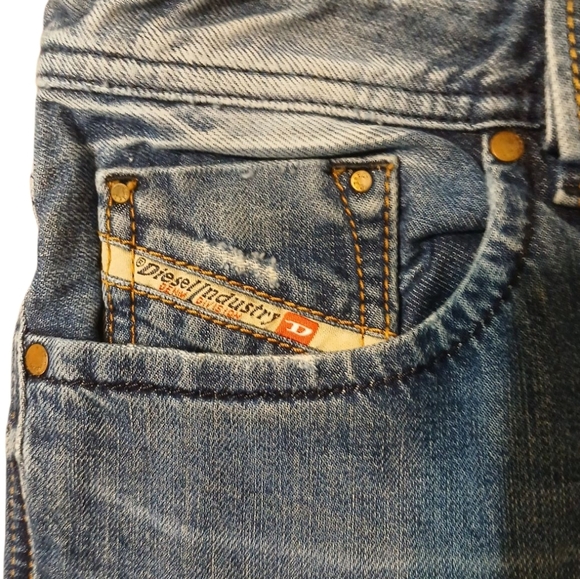 Diesel Larkee Men's Buttonfly Relaxed Fit Jeans Med Wash Mid Rise Size 31 - Picture 4 of 10